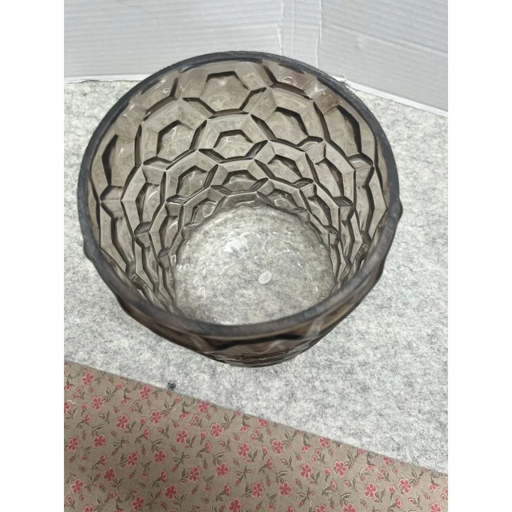 Round Honeycomb Pattern Glass Vase 7